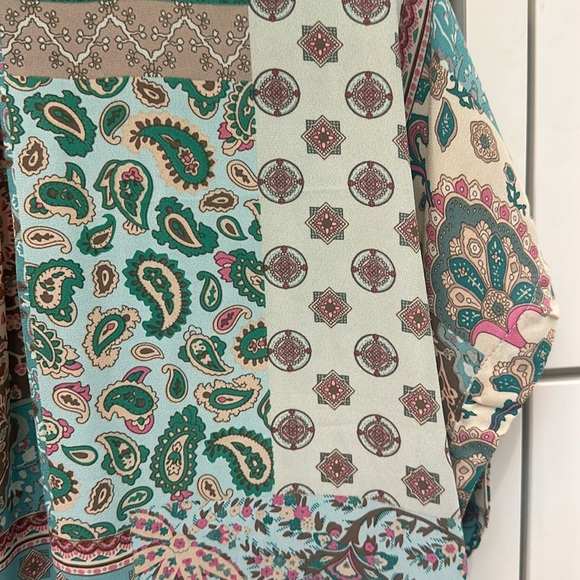 Cupcake and Cashmere paisley, short sleeve printed blouse top medium EUC - Picture 4 of 4